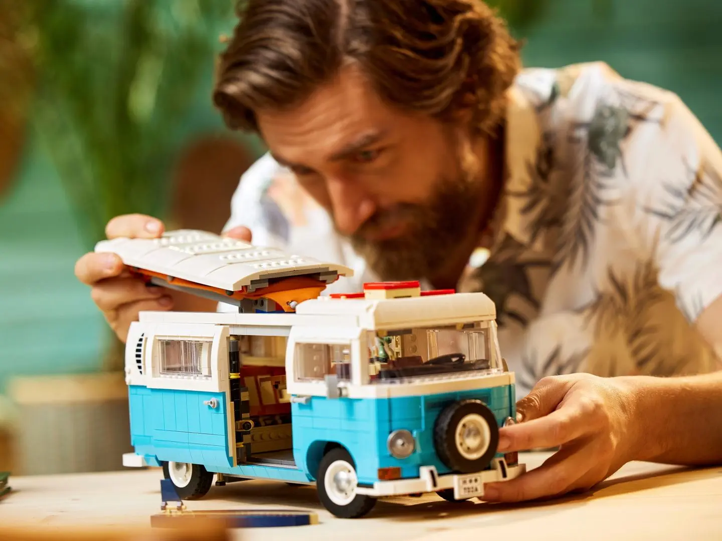 Constructor Lego Creator Volkswagen T2 Camper Van 10279 (Blue/White) - 8