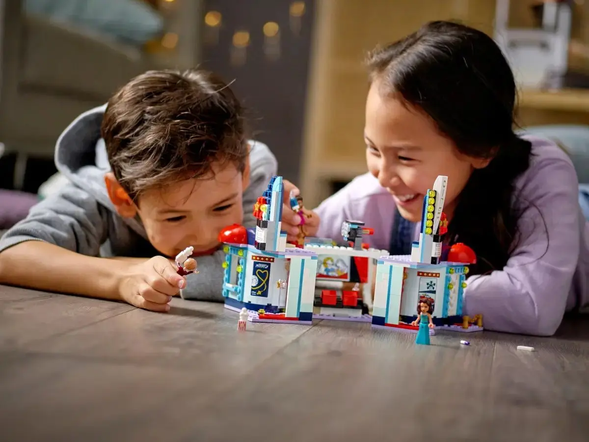 Constructor Lego Friends Heartlake City Movie Theater 41448 (Blue/Red) - 6