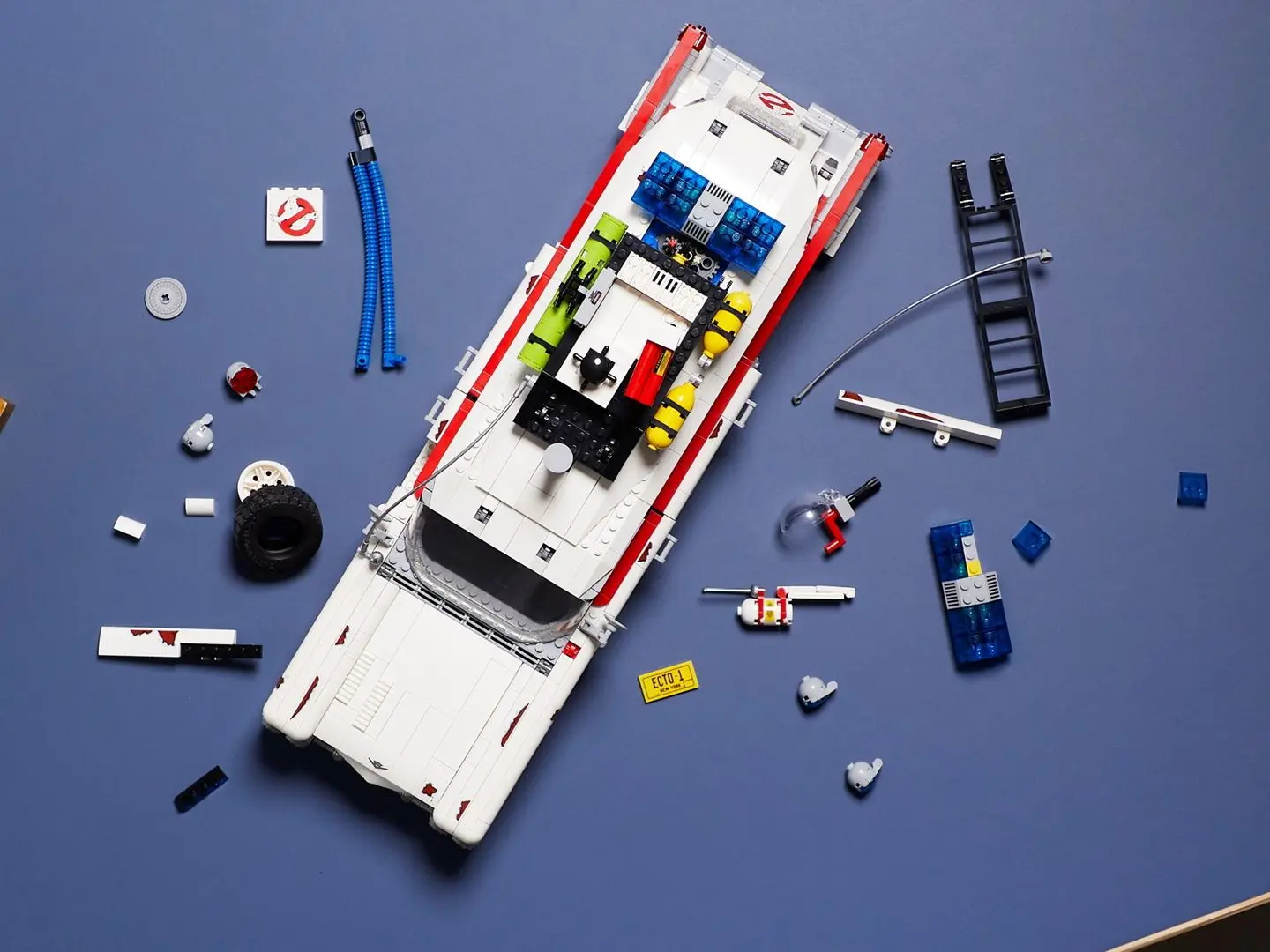 Constructor Lego Icons Ghostbusters ECTO-1 10274 (White) - 6