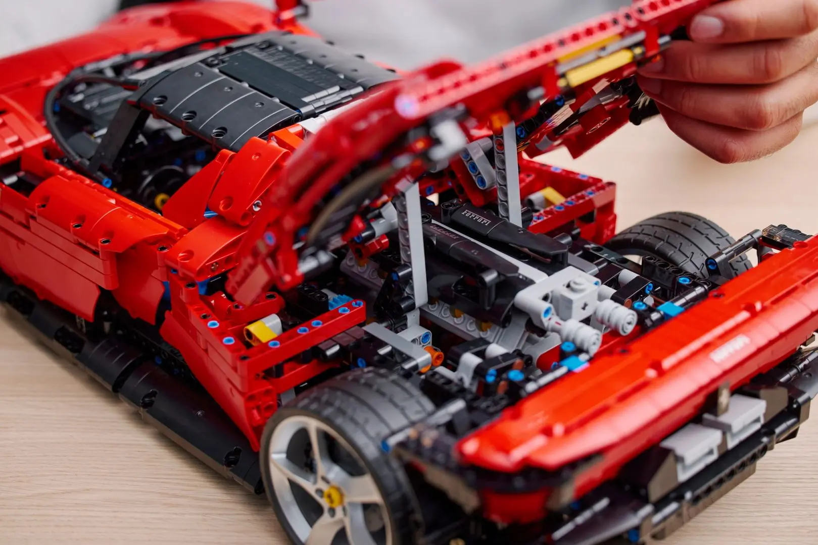 Constructor Lego Technic Ferrari Daytona SP3 42143 (Red) - 4