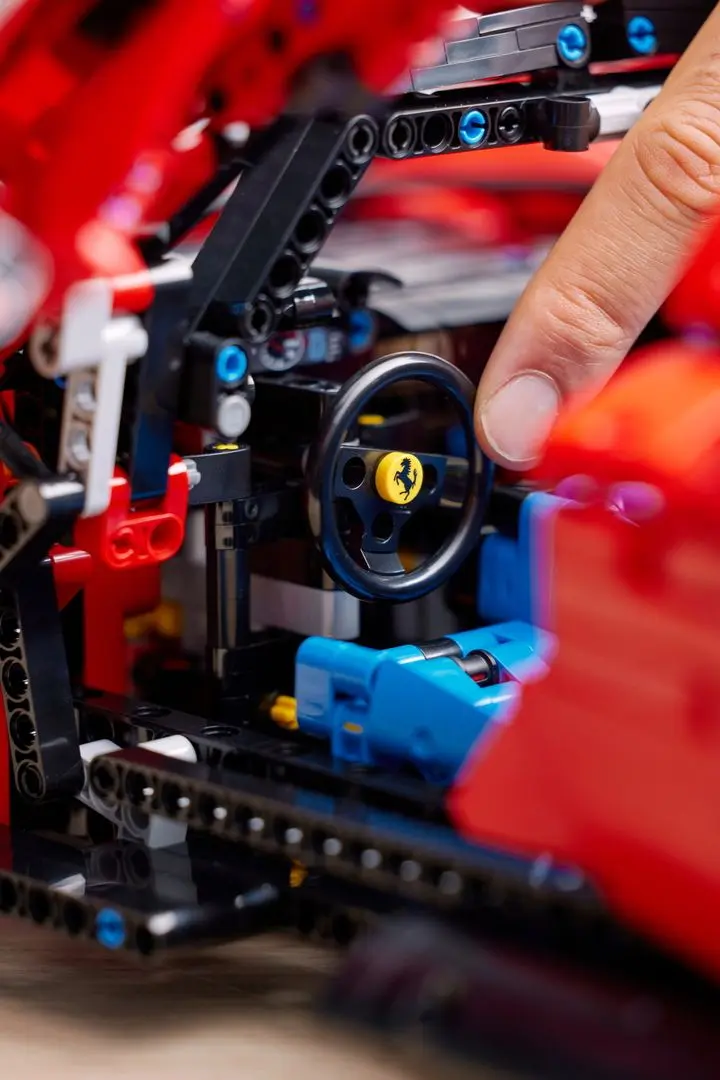 Constructor Lego Technic Ferrari Daytona SP3 42143 (Red) - 5