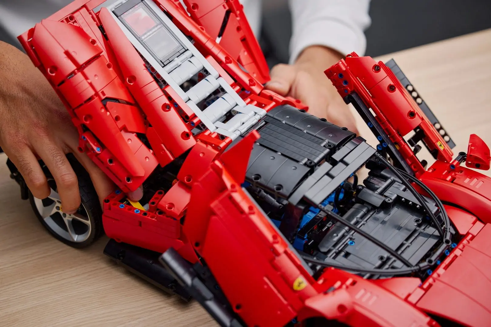 Constructor Lego Technic Ferrari Daytona SP3 42143 (Red) - 6