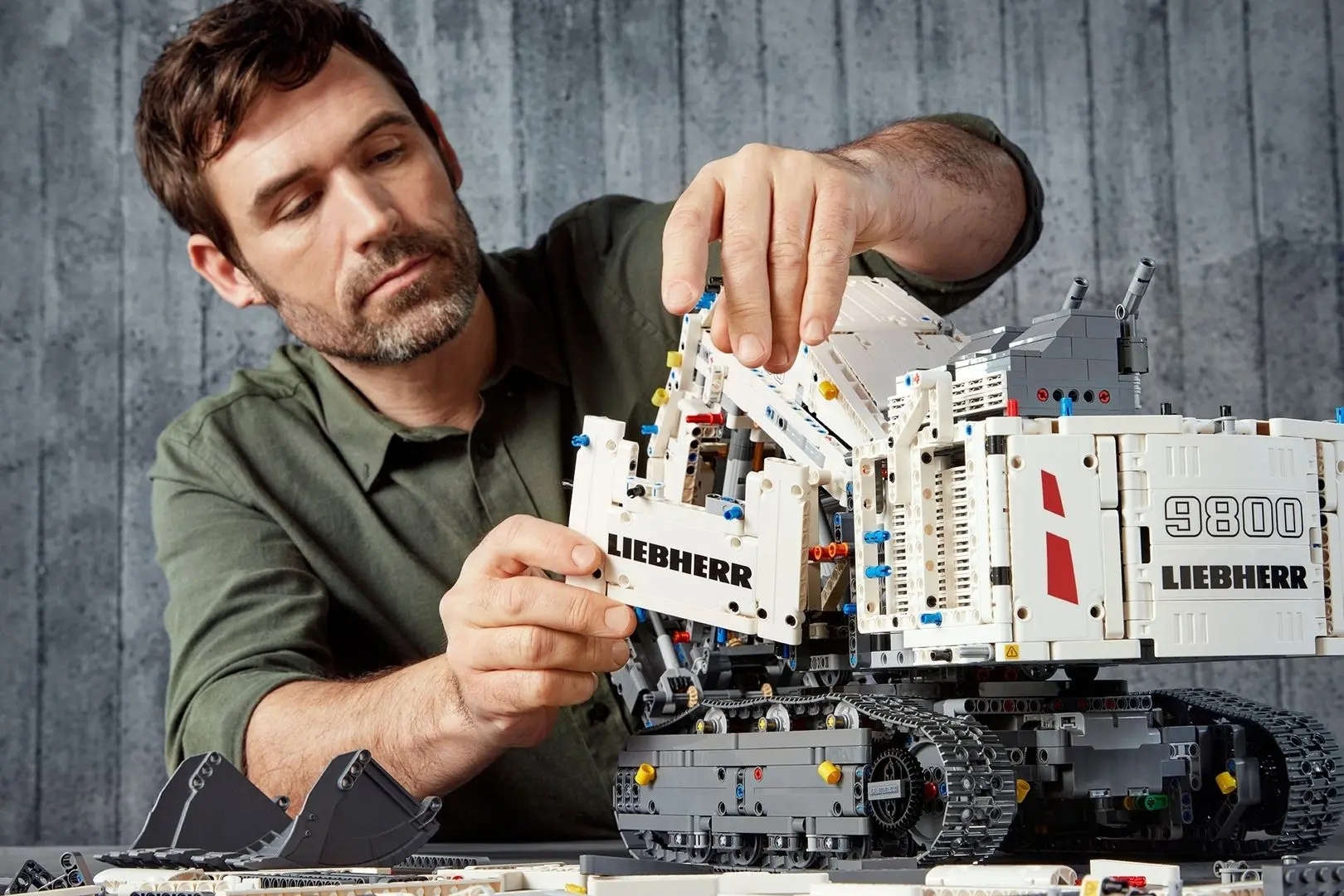 Конструктор Lego PoweredUP Liebherr R 9800 42100 (Grey) - 8