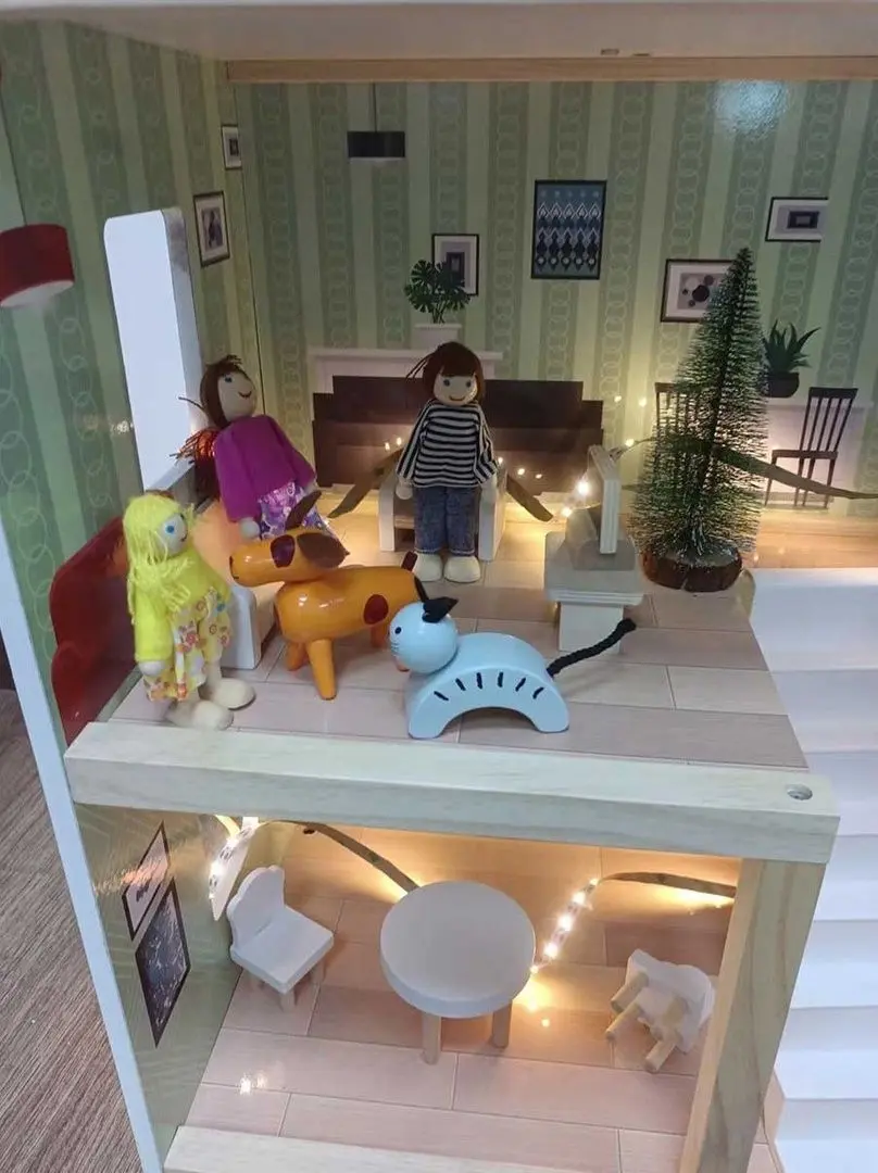 Casuta pentru papusi Enero Toys LED (Multicolor)