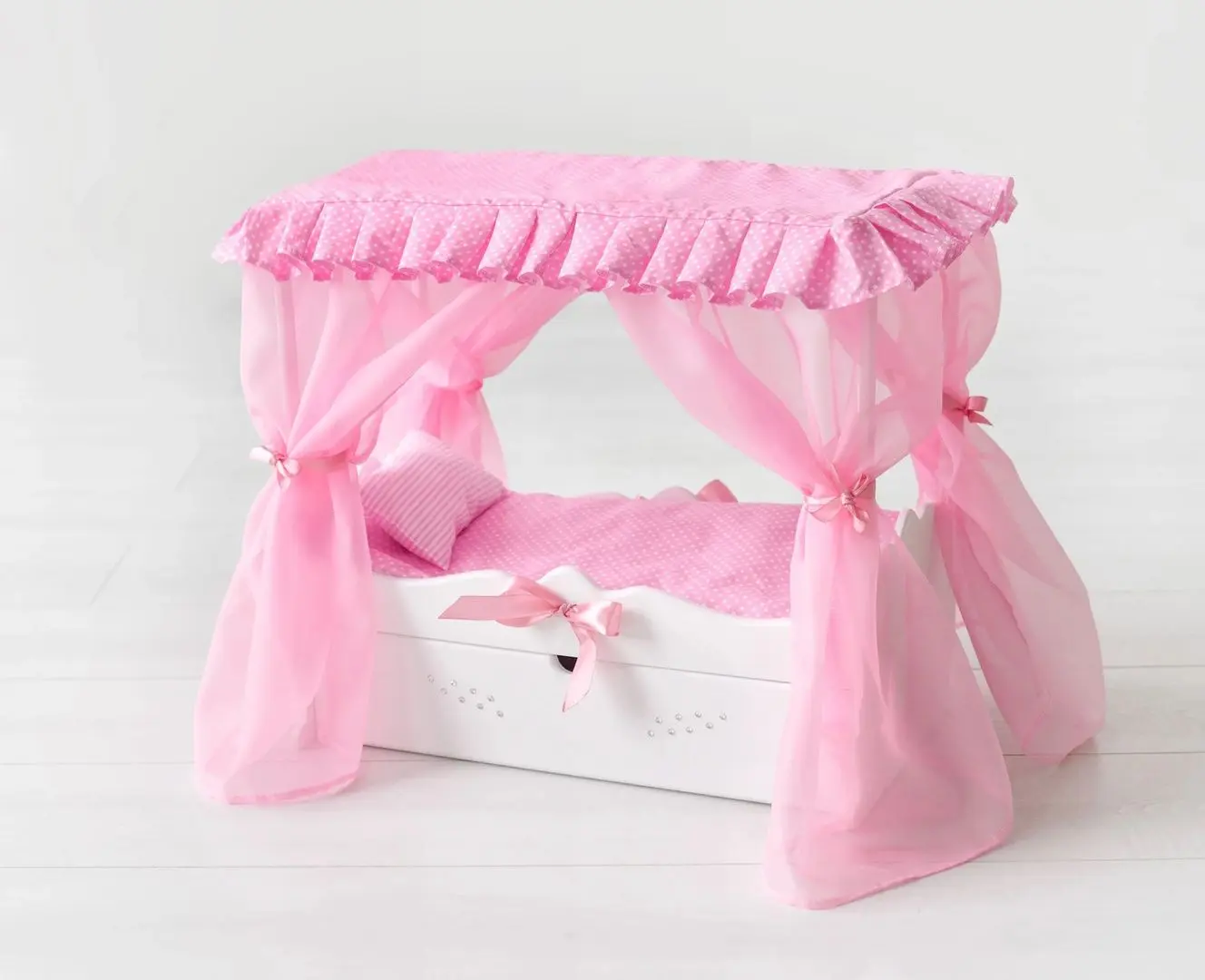 Кроватка для куклы Манюня Diamond Princess 71219 (Pink/White)