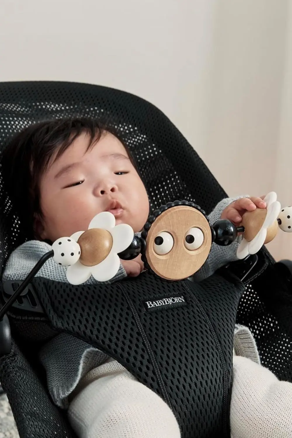 Jucarii pentru balansoare BabyBjorn Googly eyes (Black/White) - 3