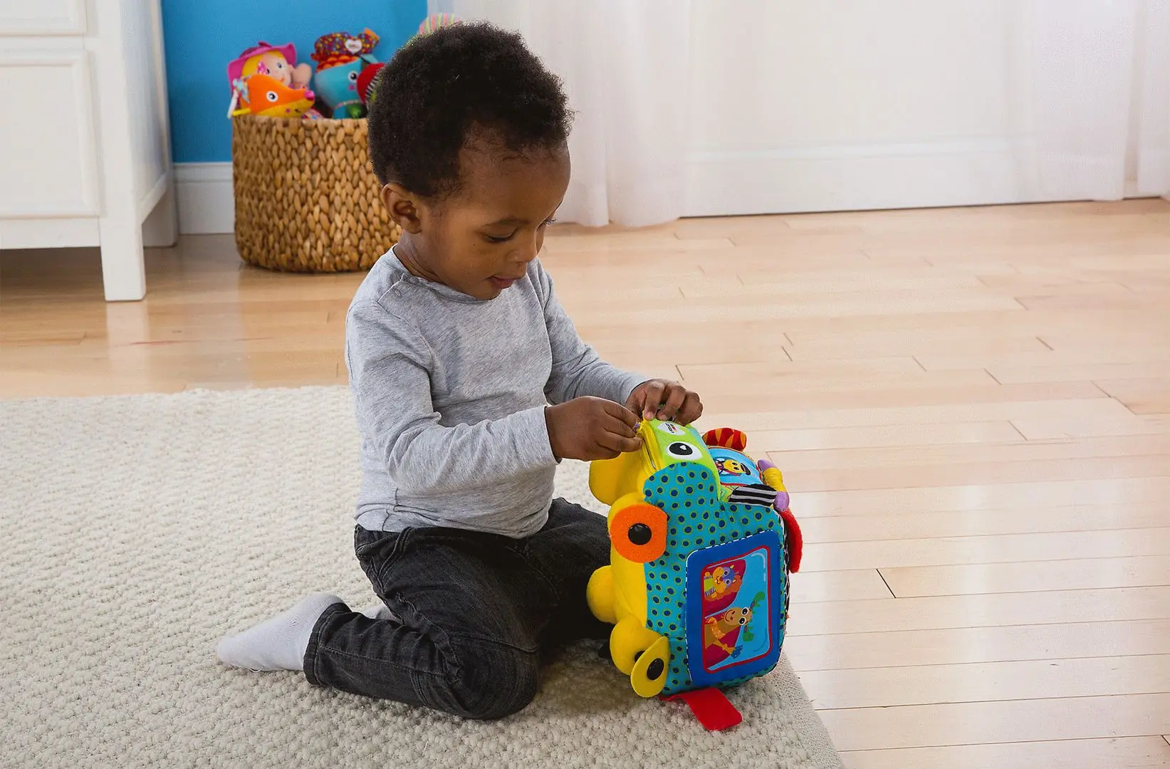 Jucarie moale educativa Lamaze Freddie Bus (Multicolor)