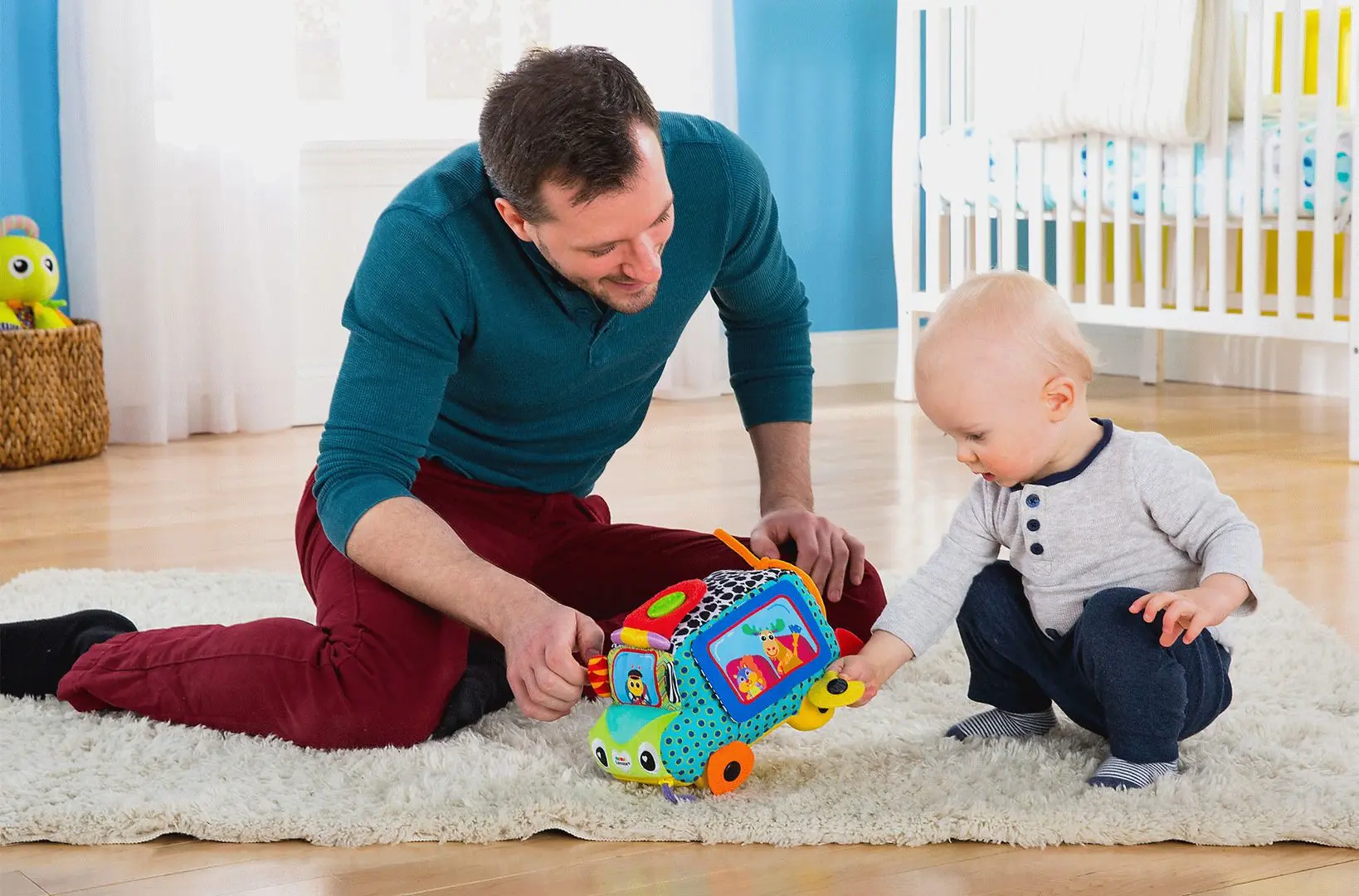 Jucarie moale educativa Lamaze Freddie Bus (Multicolor)