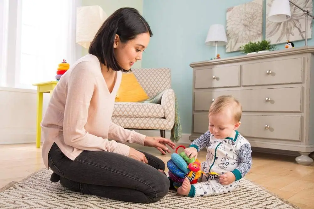 Jucarie moale educativa Lamaze Grab And Hide Ball (Multicolor)