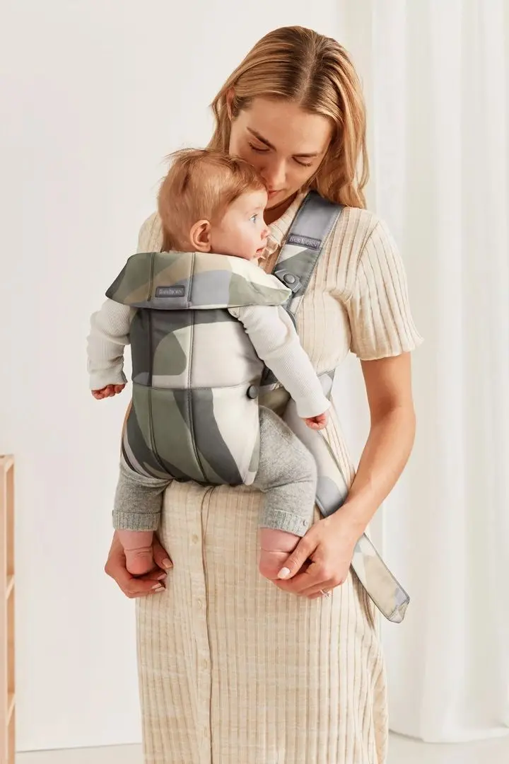 Marsupiu BabyBjorn Mini (Khaki/Green)