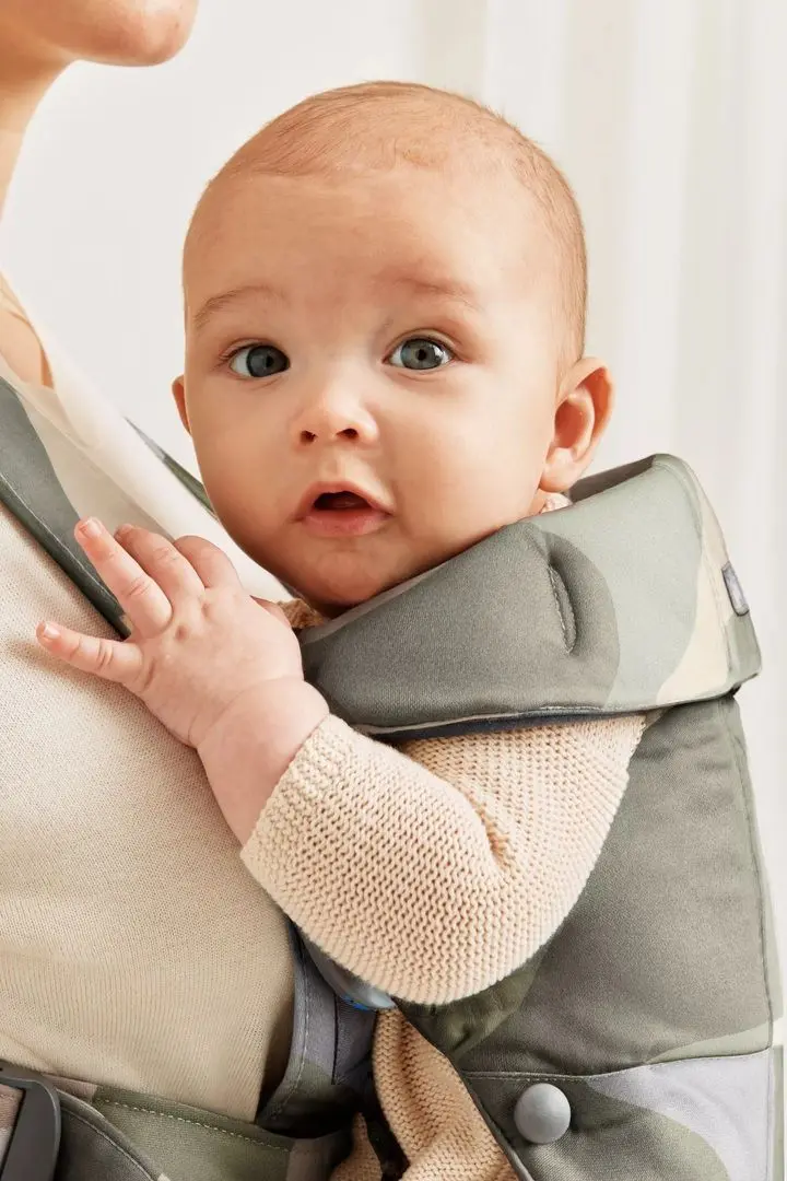 Marsupiu BabyBjorn Mini (Khaki/Green)