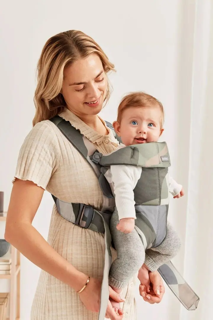 Marsupiu BabyBjorn Mini (Khaki/Green)