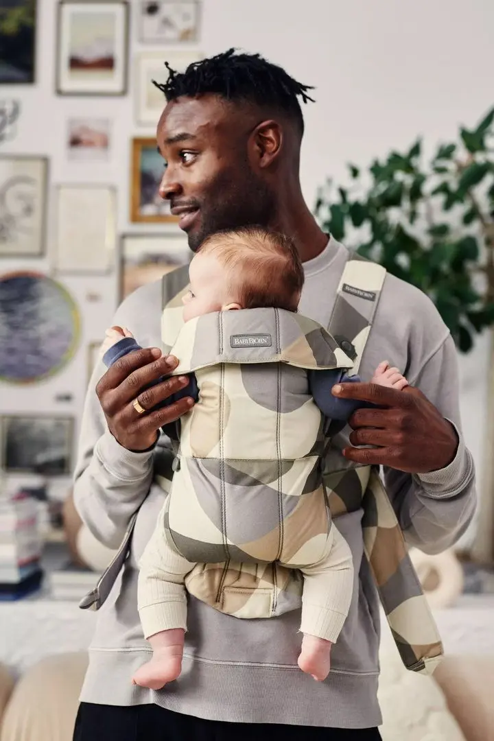 Marsupiu BabyBjorn Mini (Khaki/Green)