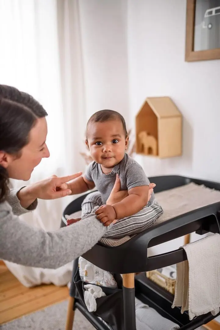 Пеленальный столик BabyGo Change Me (Black) - 8