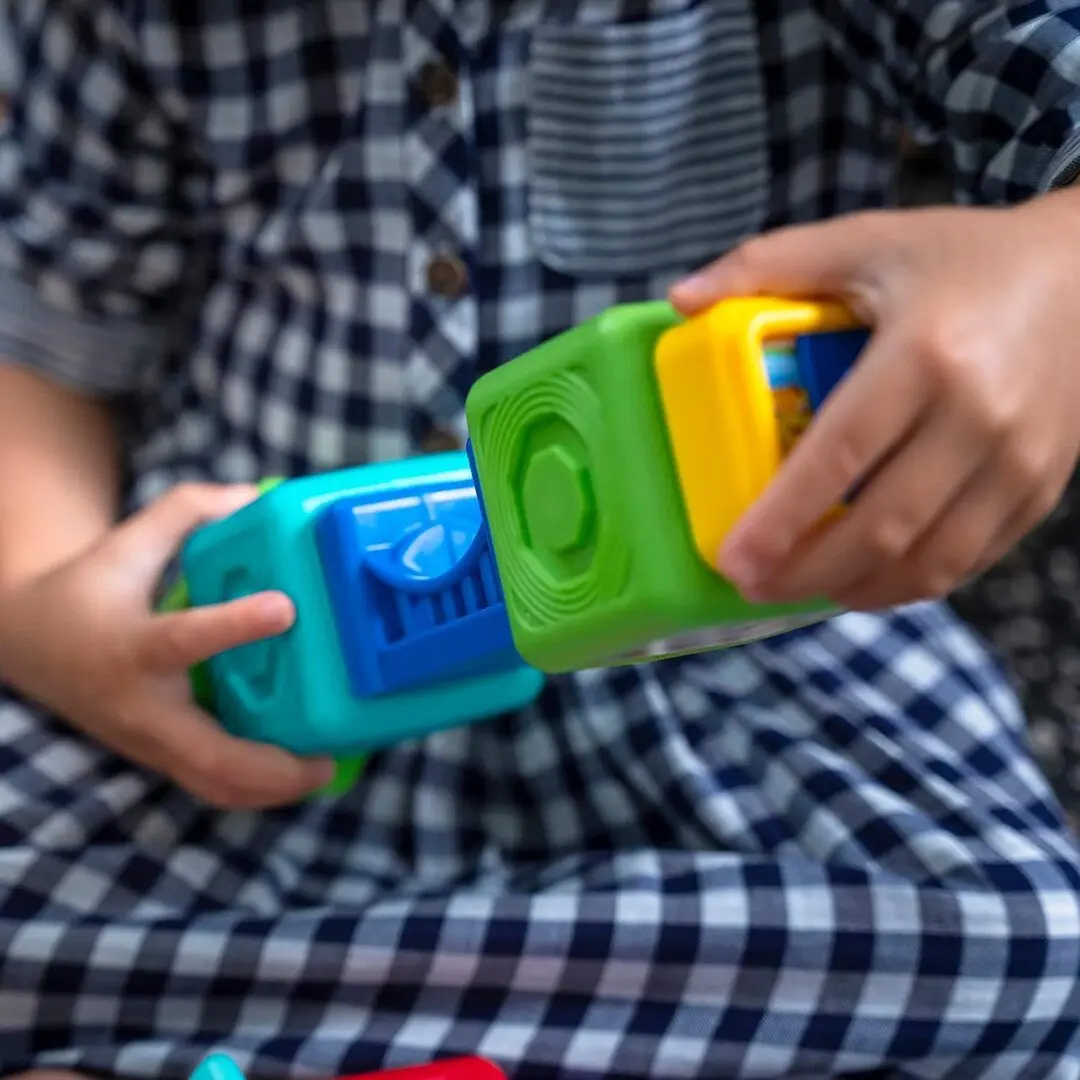 Cuburi magnetice Baby Einstein Bridge & Learn (Multicolor)