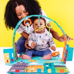 Covoras de joaca Bright Starts Out on the Town Thumb