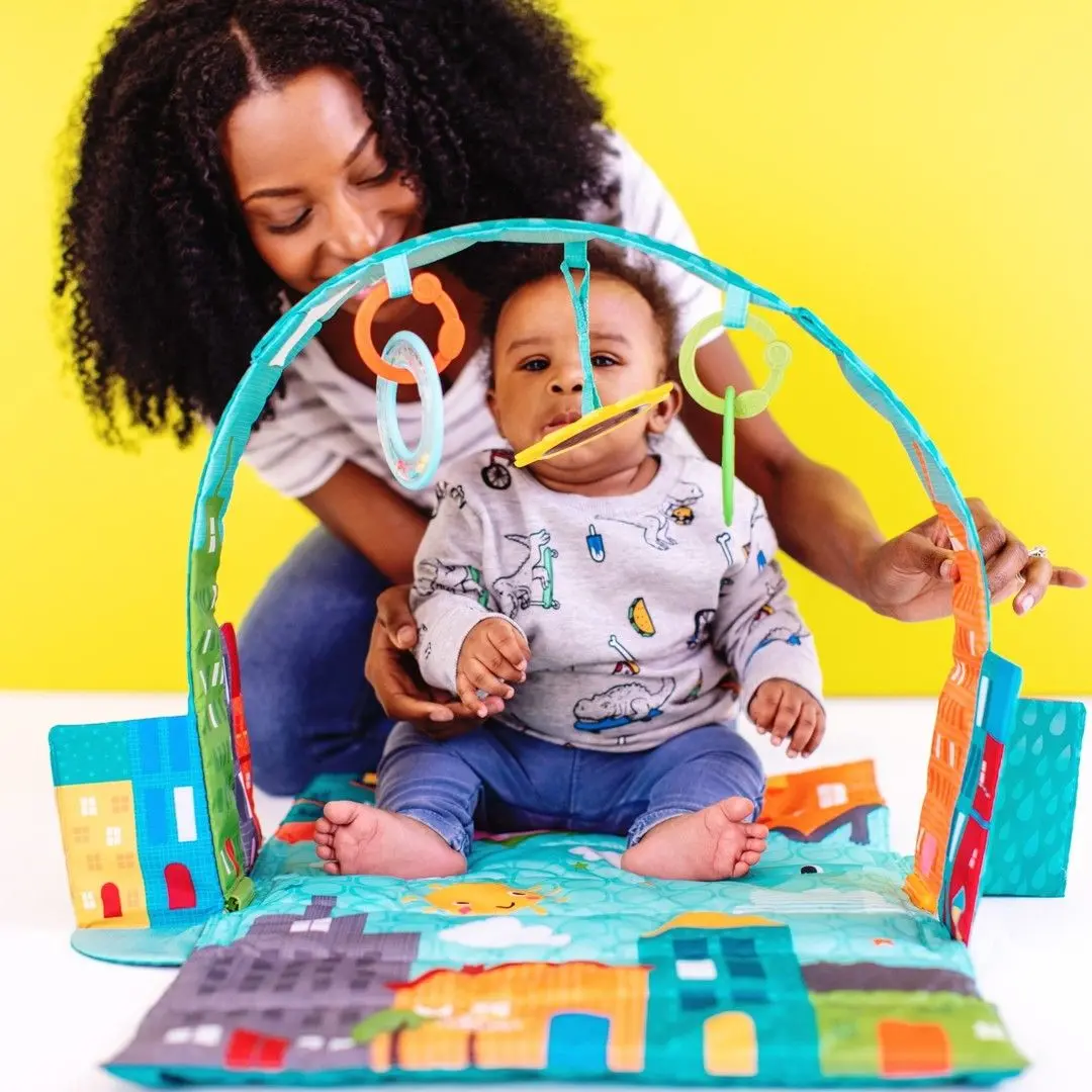 Covoras de joaca Bright Starts Out on the Town