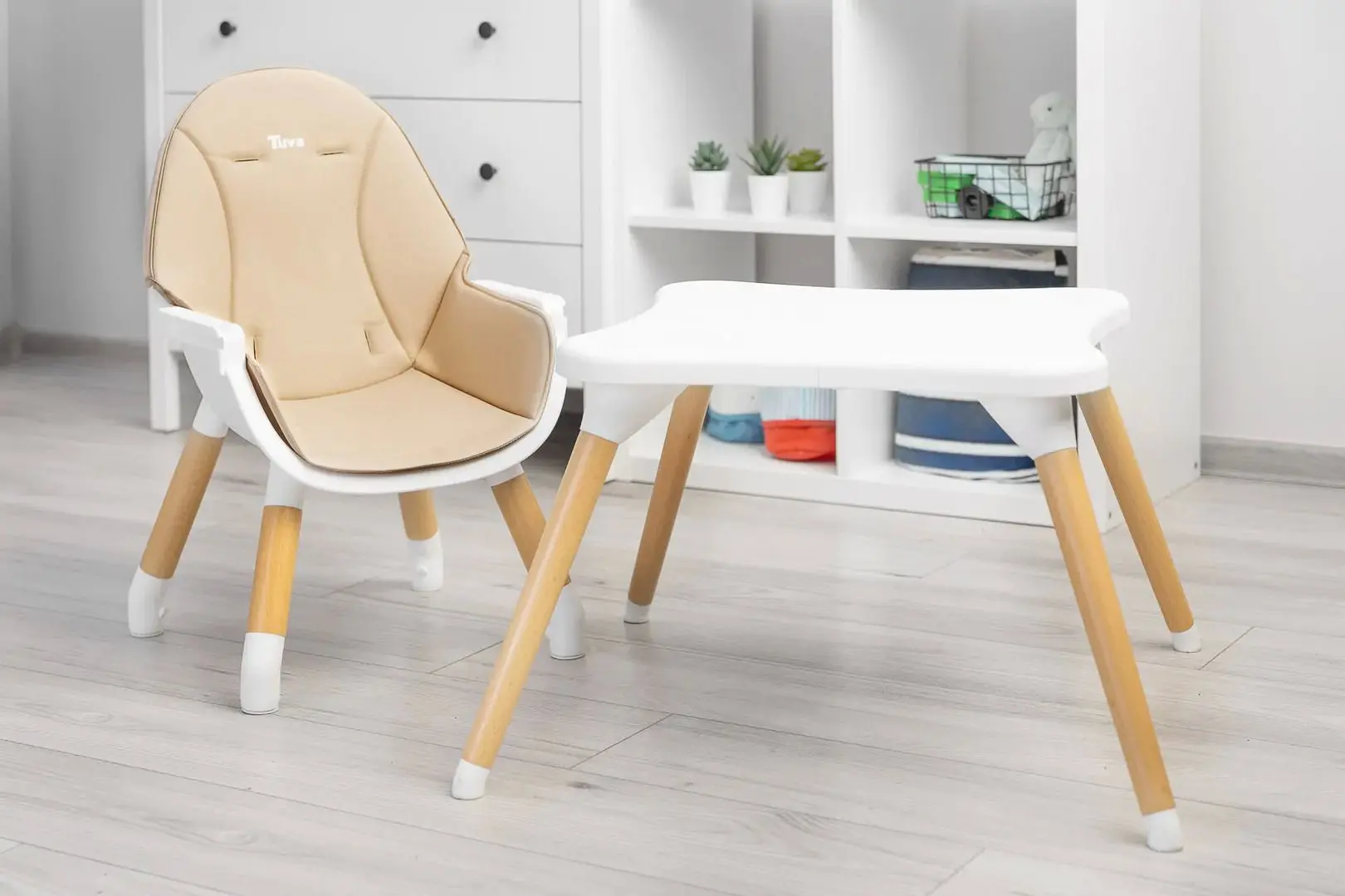 Scaun pentru hranire Caretero Tuva (Beige)