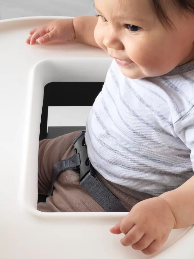 Scaun pentru hranire Ikea Blames inalt/cu tava (Negru/Alb)