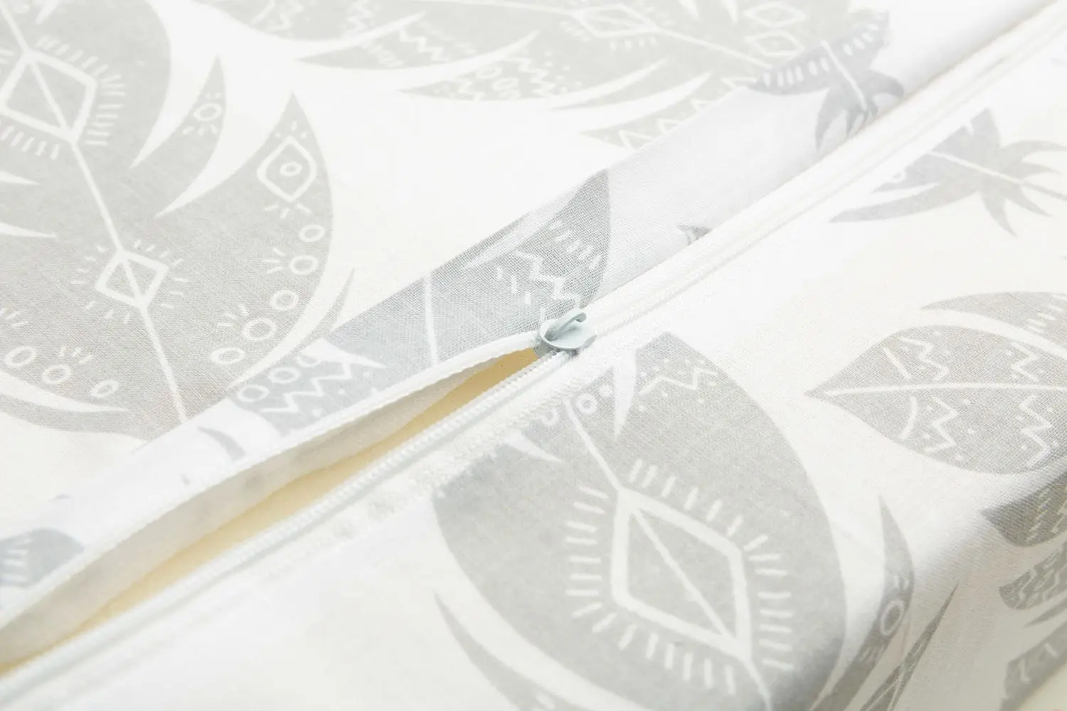 Подушка-бустер на стул Sensillo Feathers (White/Gray) - 3