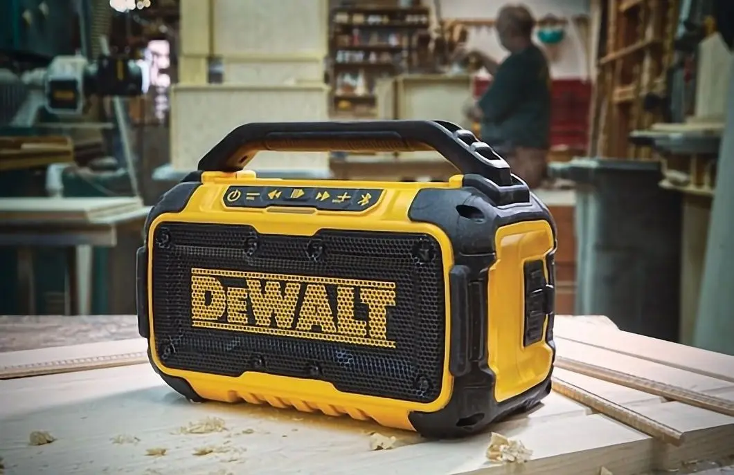 Портативная колонка Dewalt DCR011 (Yellow/Black)