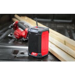 Беспроводная портативная колонка Milwaukee M12 RCDAB+ Solo Thumb