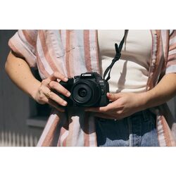 Цифровой фотоаппарат Canon EOS R10 Body Thumb