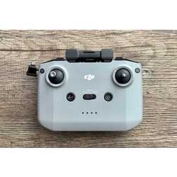 Quadcopter DJI Mini 2 Fly More Combo (White/Gray) Thumb