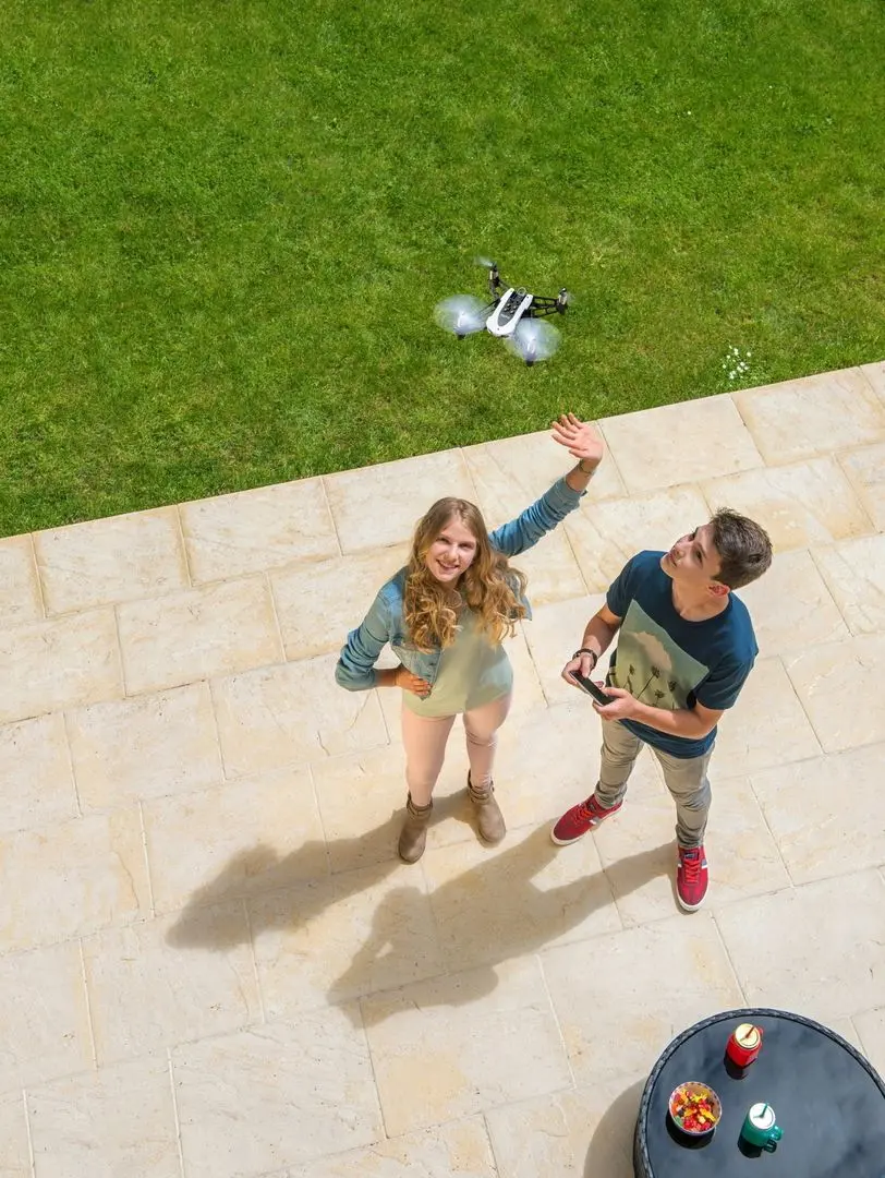 Drona Parrot Mambo Fly (White/Black)