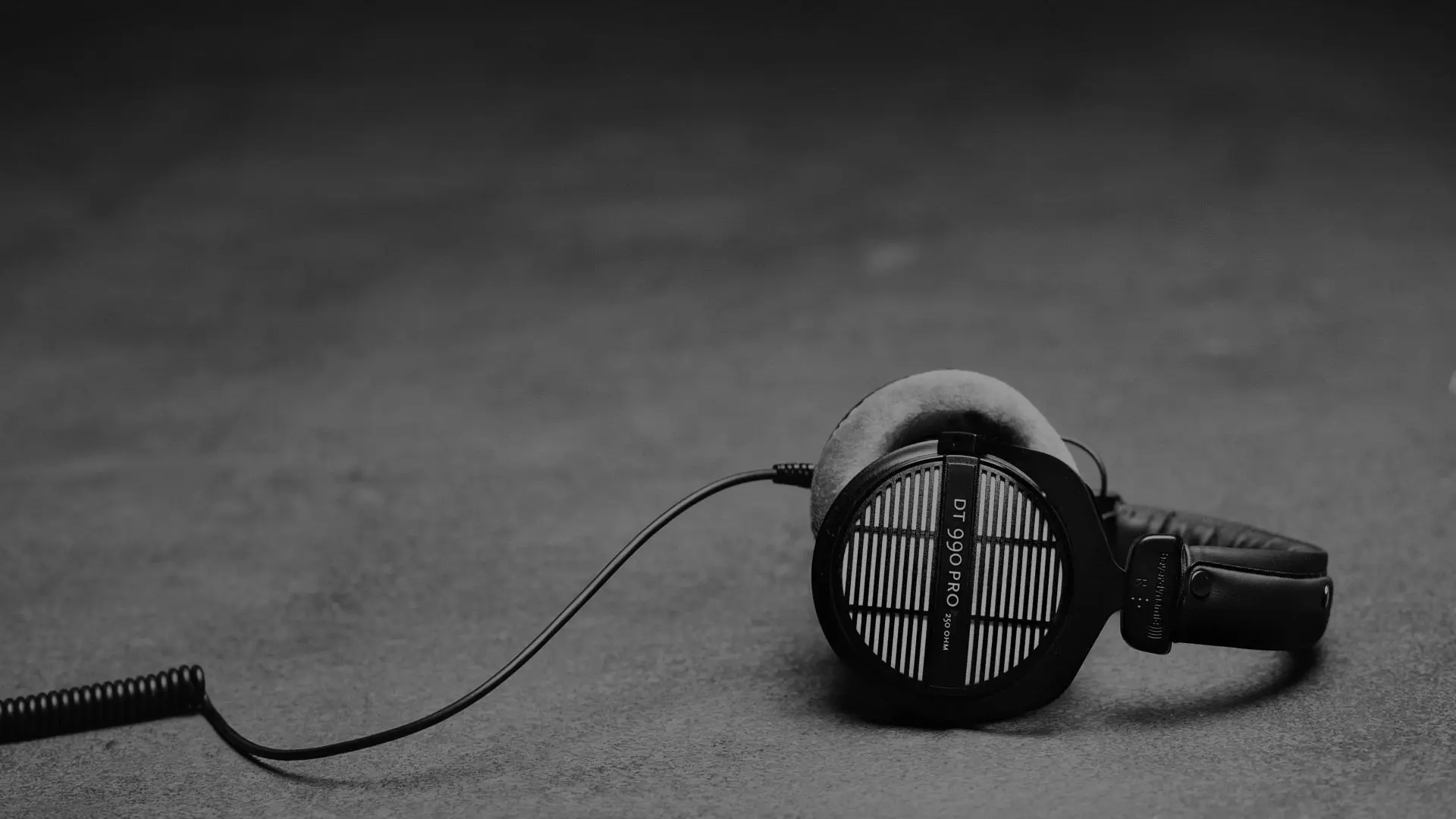 Casti Beyerdynamic DT 990 Pro (Black/Grey)