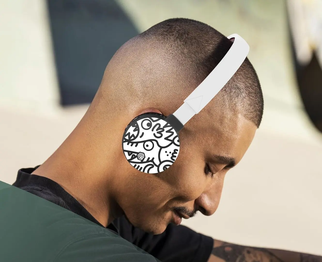 Беспроводные наушники Cellularline Music Sound (White/Black Graffiti)