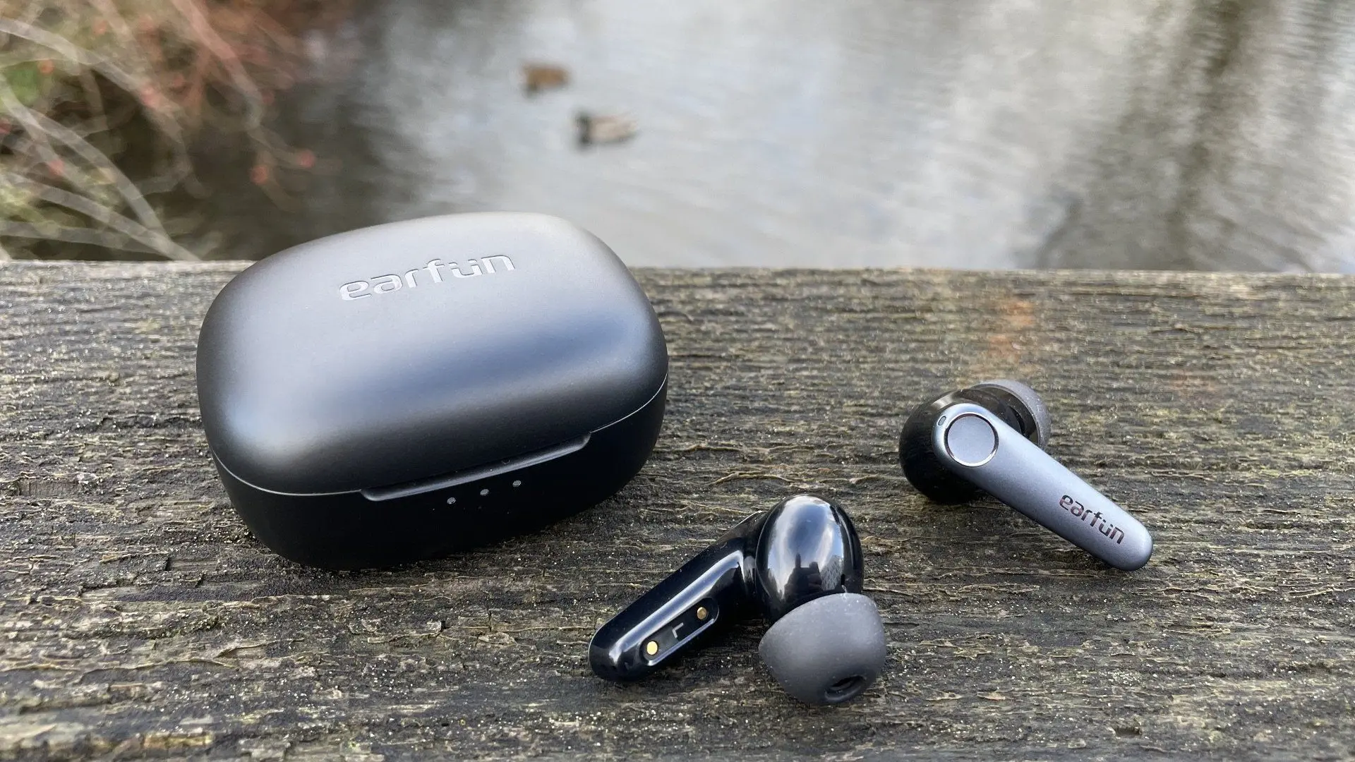 Беспроводные наушники EarFun Air Pro 3 (Black) - 4