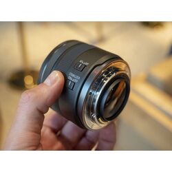 Объектив Canon RF 35mm F1.8 Macro IS STM Thumb