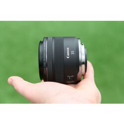 Объектив Canon RF 35mm F1.8 Macro IS STM Thumb