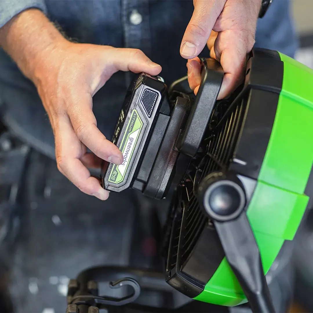 Комплект аккумулятор + зарядное устройство GreenWorks GSK24B2 24V 2Ah