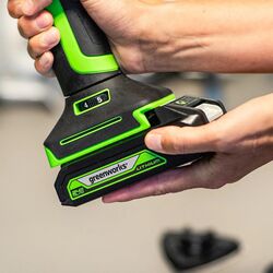 Комплект аккумулятор + зарядное устройство GreenWorks GSK24B2 24V 2Ah Thumb