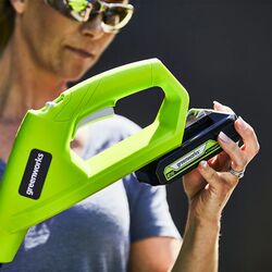 Комплект аккумулятор + зарядное устройство GreenWorks GSK24B2 24V 2Ah Thumb