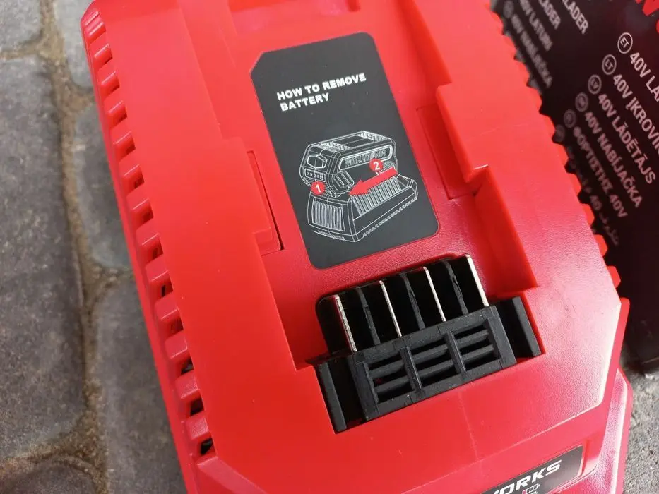 Зарядное устройство GreenWorks P40UC (Red)