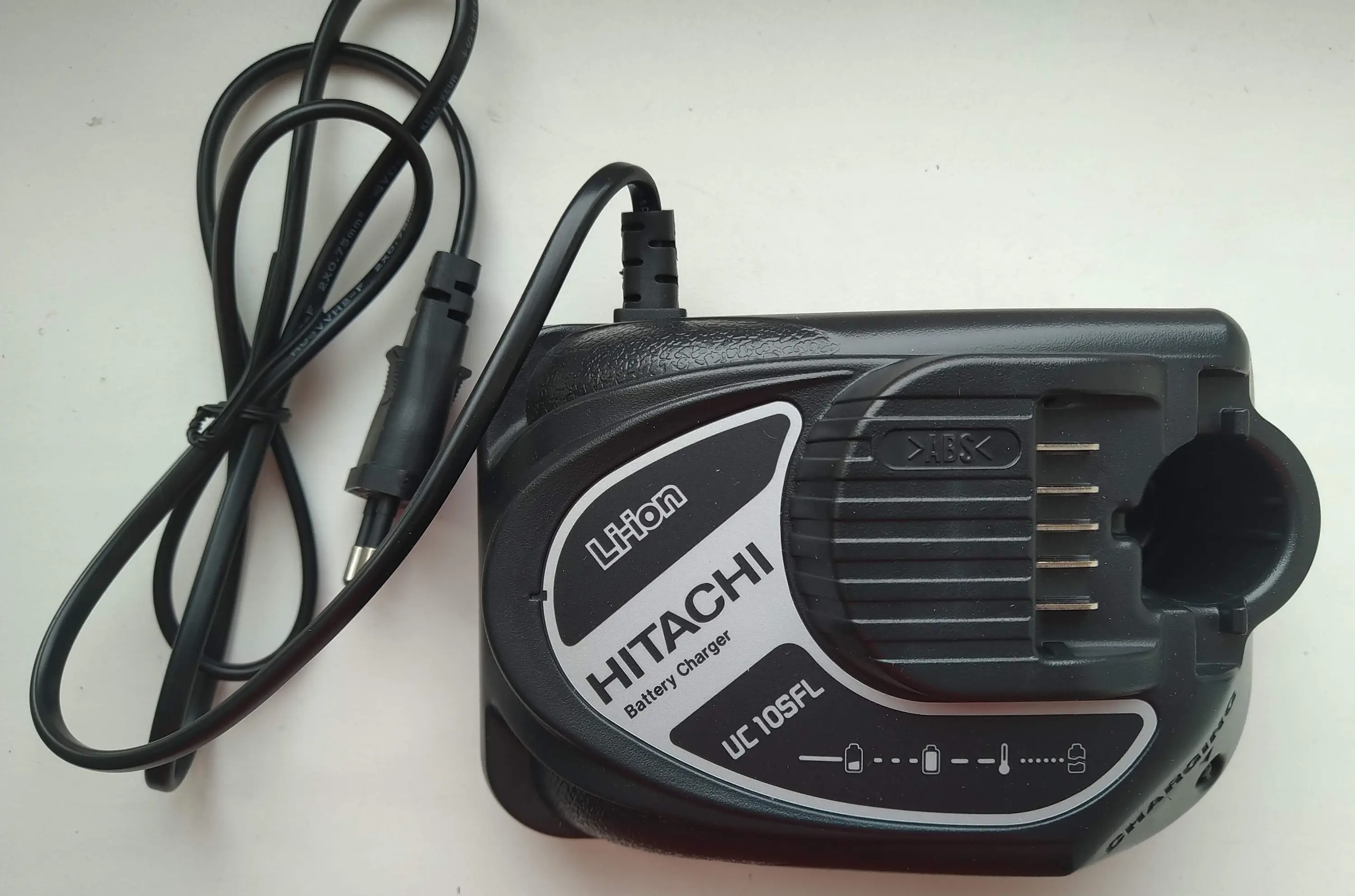 Зарядное устройство Hitachi UC10SFL 10.8V