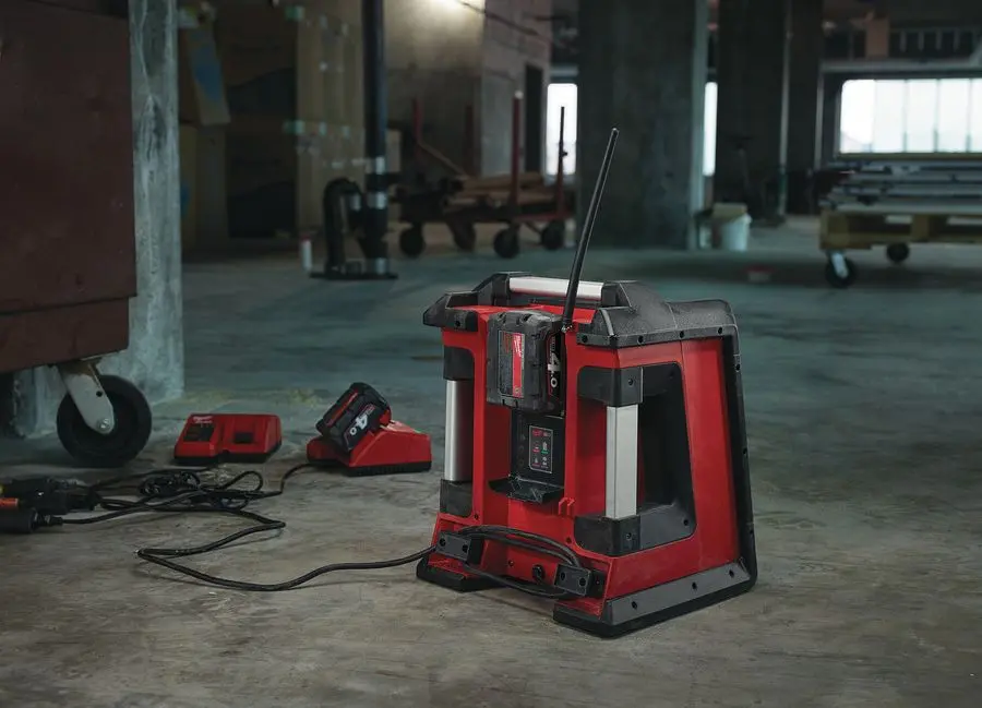 Зарядное устройство-радиоприемник Milwaukee M18 RC-0 4933446639 - 7