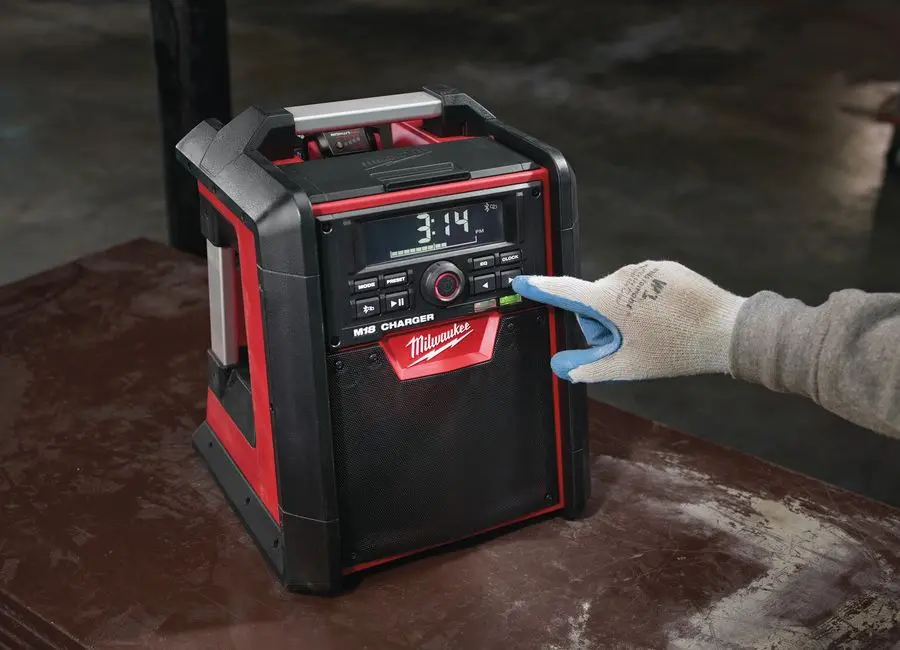 Зарядное устройство-радиоприемник Milwaukee M18 RC-0 4933446639 - 8