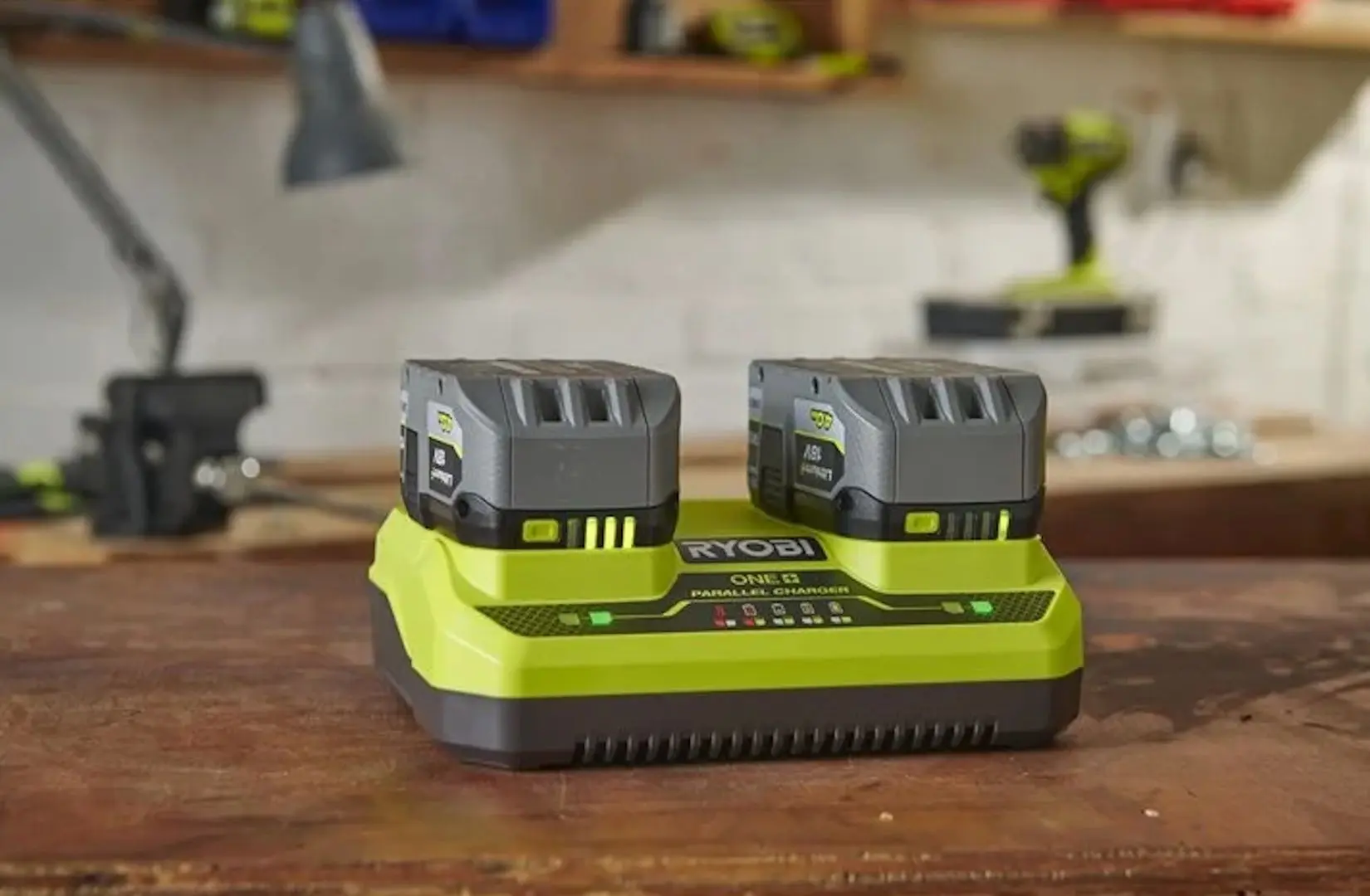 Incarcator Ryobi One+ RC18240 - 3