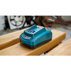 Зарядное устройство Total TFCLI2001 Thumb