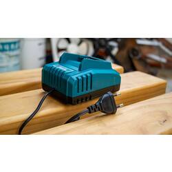 Зарядное устройство Total TFCLI2001 Thumb