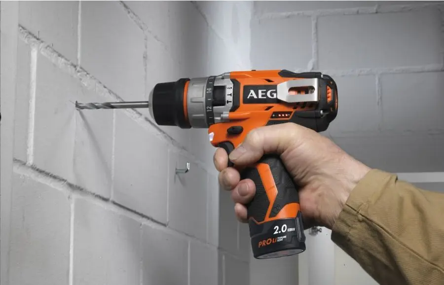 Дрель-шуруповерт аккумуляторная AEG BSB 12C2 Li-402B