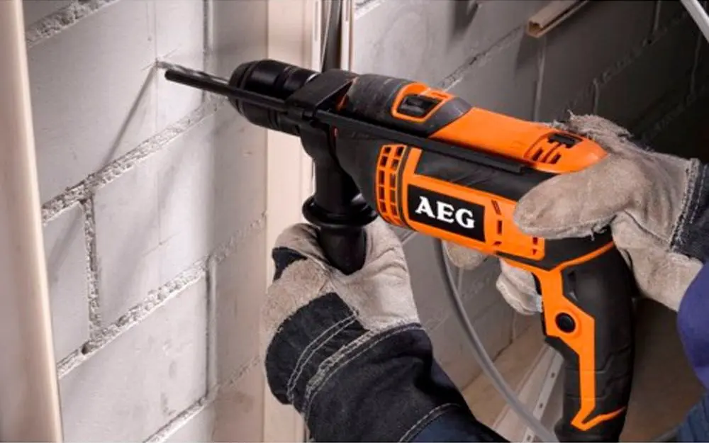 Masina de gaurit cu percutie AEG SBE 600 R