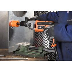 Masina de gaurit cu percutie AEG SB2E1100RV Thumb