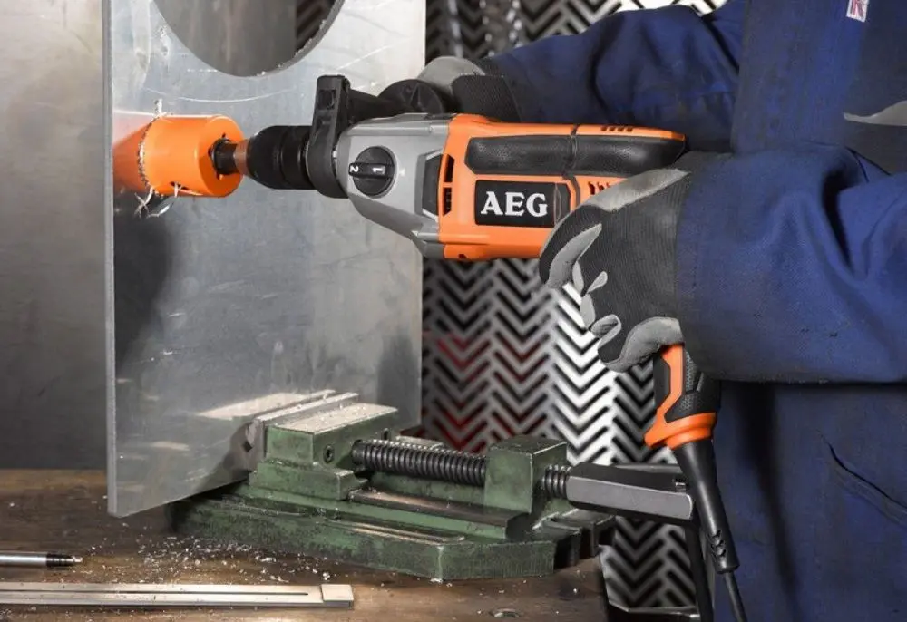 Masina de gaurit cu percutie AEG SB2E1100RV