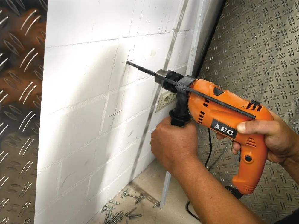 Masina de gaurit cu percutie AEG SBE570R