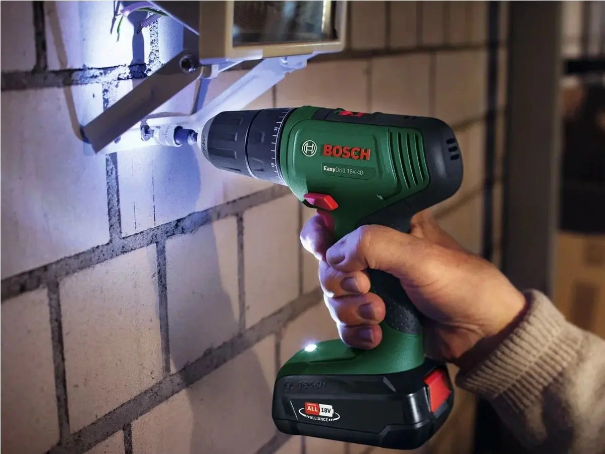 Аккумуляторная дрель-шуруповерт Bosch EasyDrill 18V-40